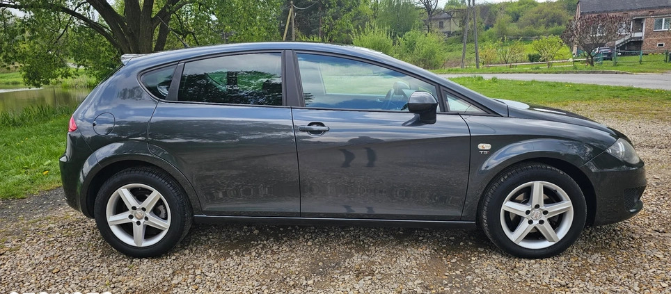 Seat Leon cena 18900 przebieg: 185350, rok produkcji 2011 z Poręba małe 352